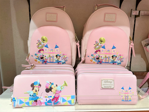 ディズニーストア30周年】店舗内には30周年グッズ盛沢山！ 30周年を