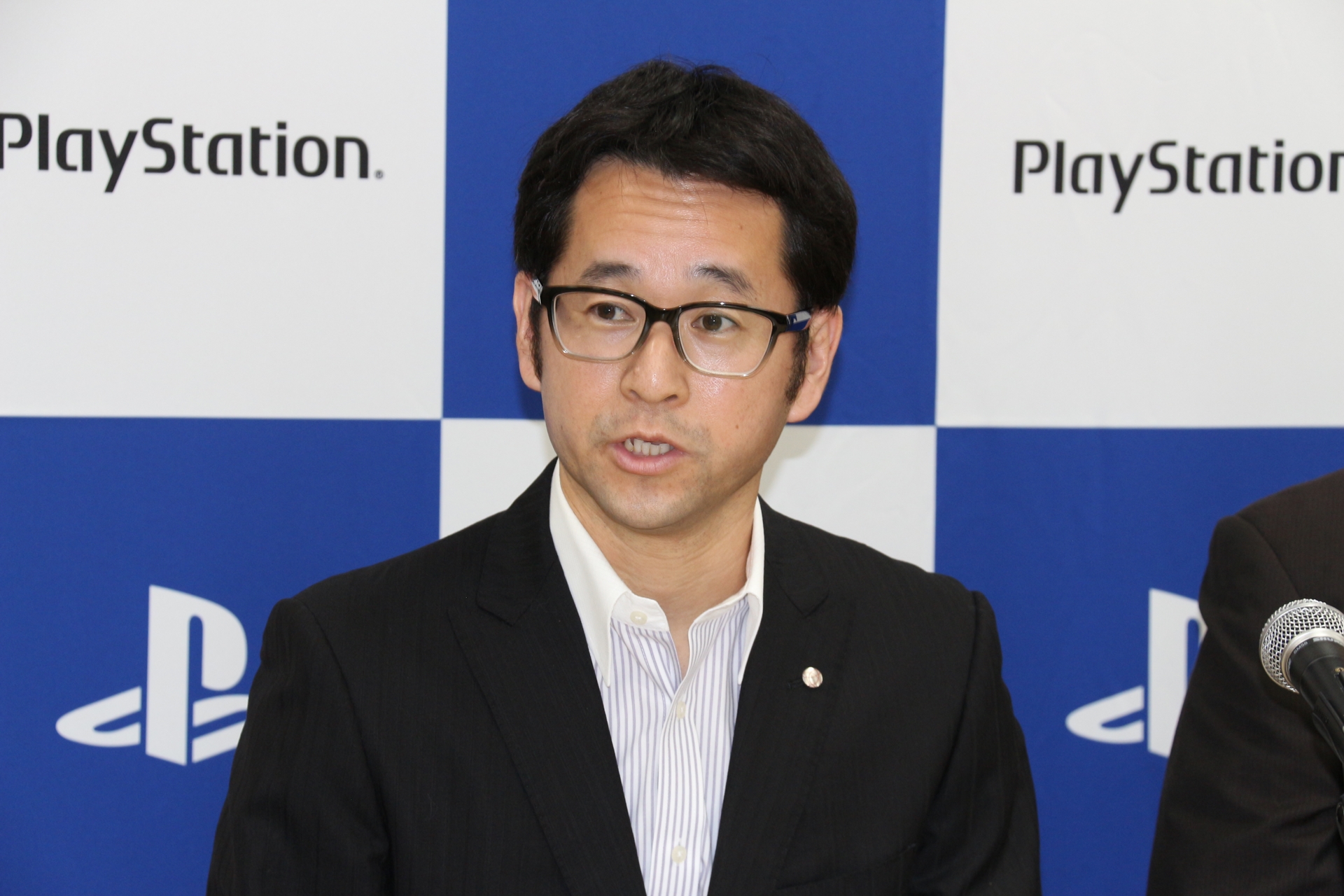 「遊戯王 マスターデュエル」プロデューサーの米山実氏（上）、ディレクターの吉川貴彦氏（下）