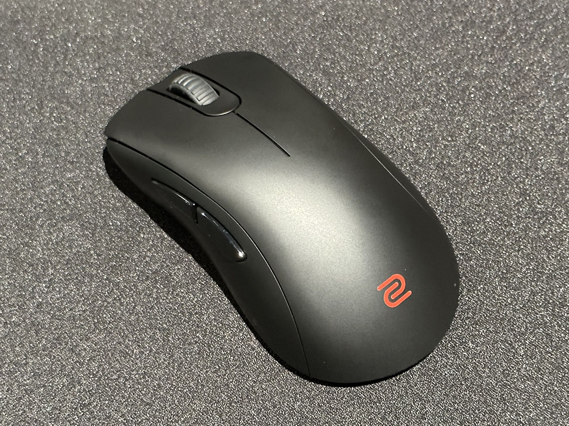 ZOWIEらしい、シンプルなデザイン