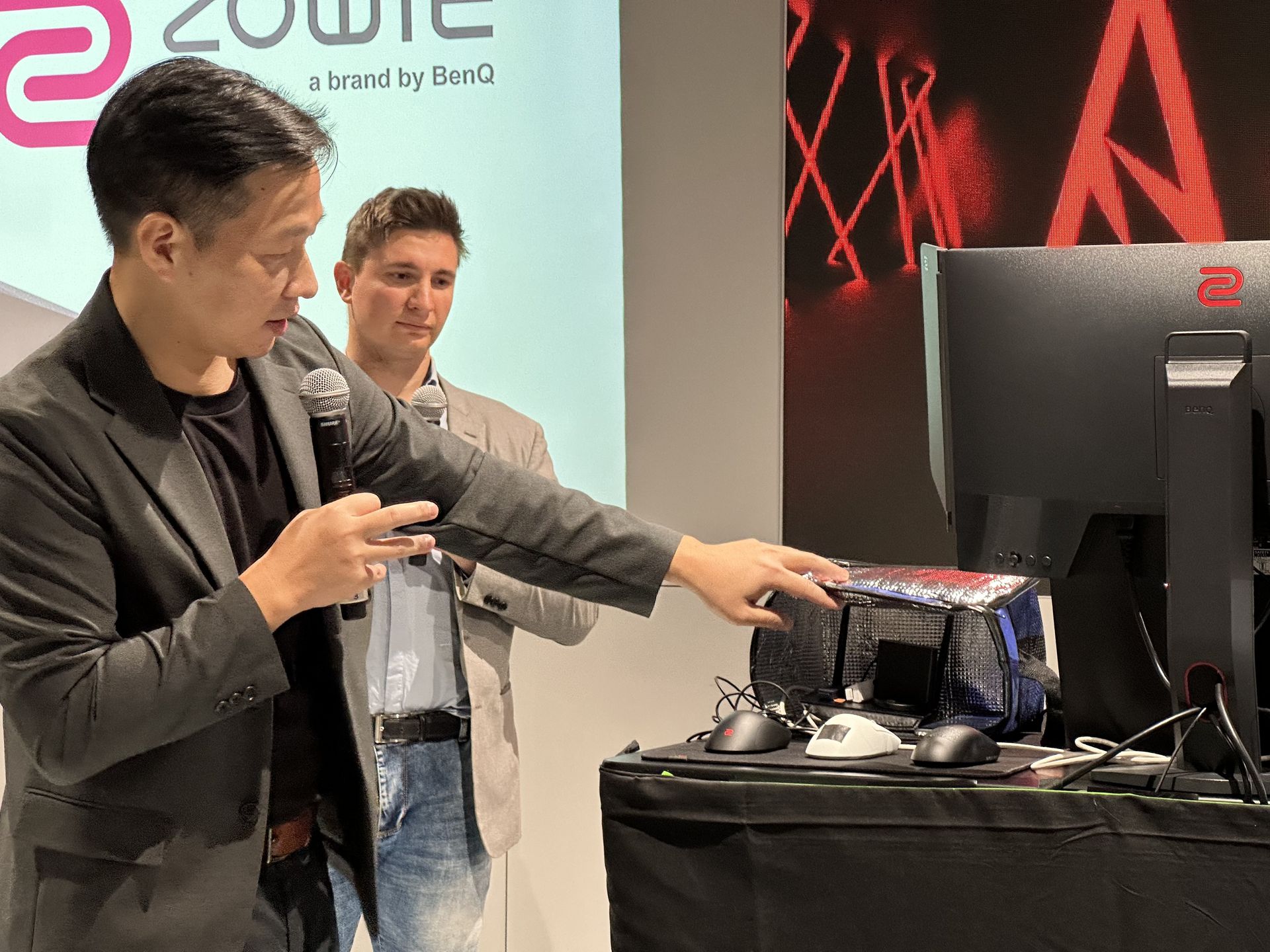 無線負荷を高めた環境でデモが行なわれた