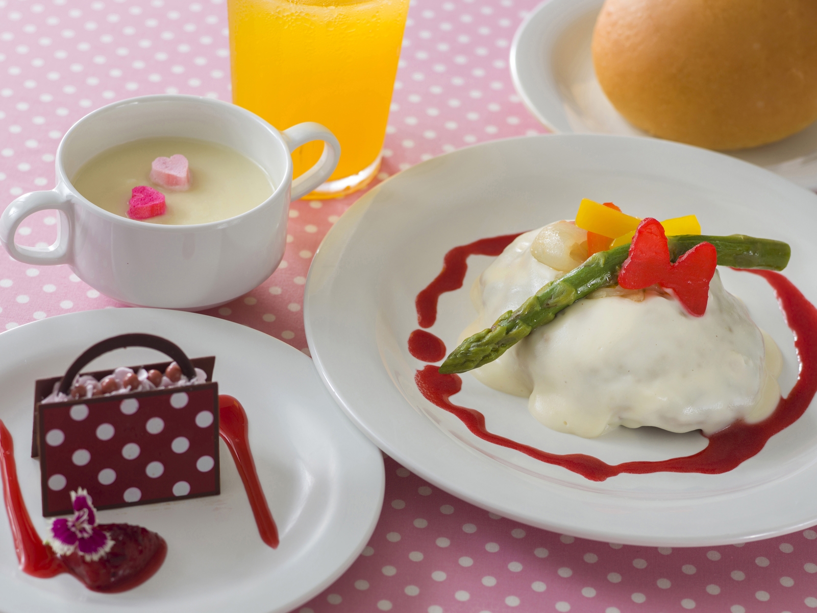 ソフトドリンクをラズベリーゼリー＆チーズホイップに変更可能