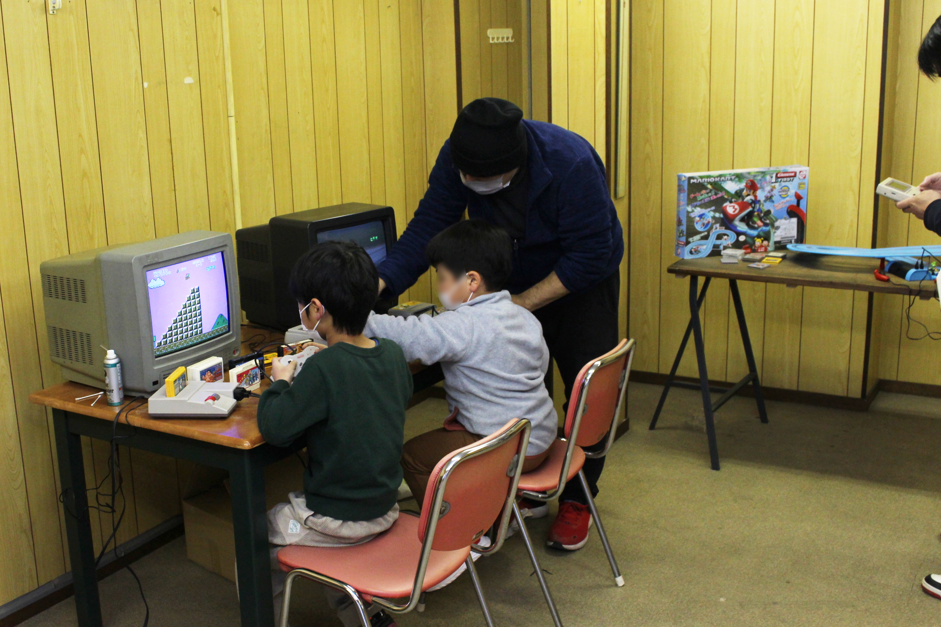 ファミコンやスーパーファミコン、ゲームボーイなどが用意された第2会場。「スーパーマリオ」シリーズの稼働率が高かったのはさすがだ