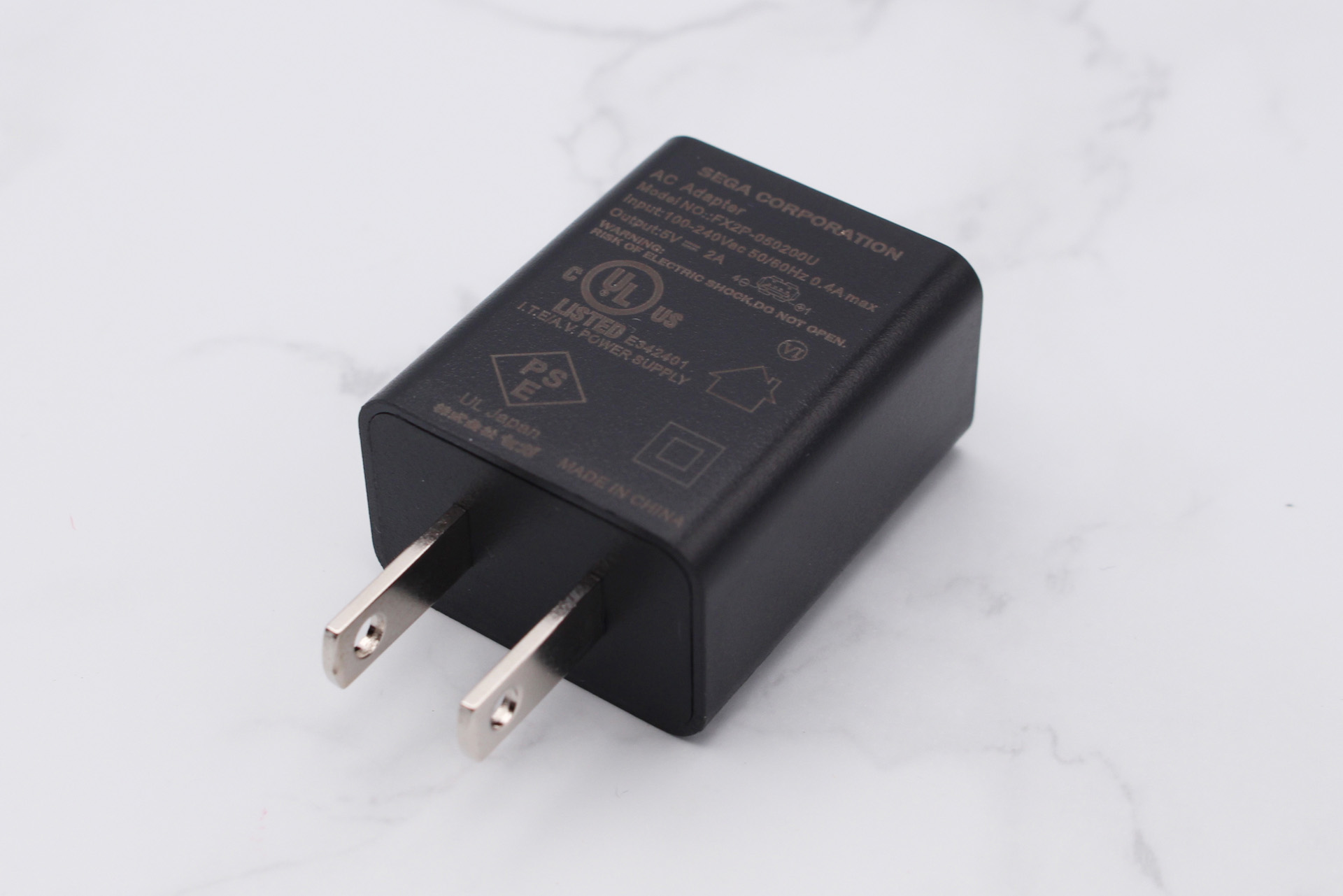 付属のUSB ACアダプター。メガドライブミニ2にも使える便利な純正機器だ