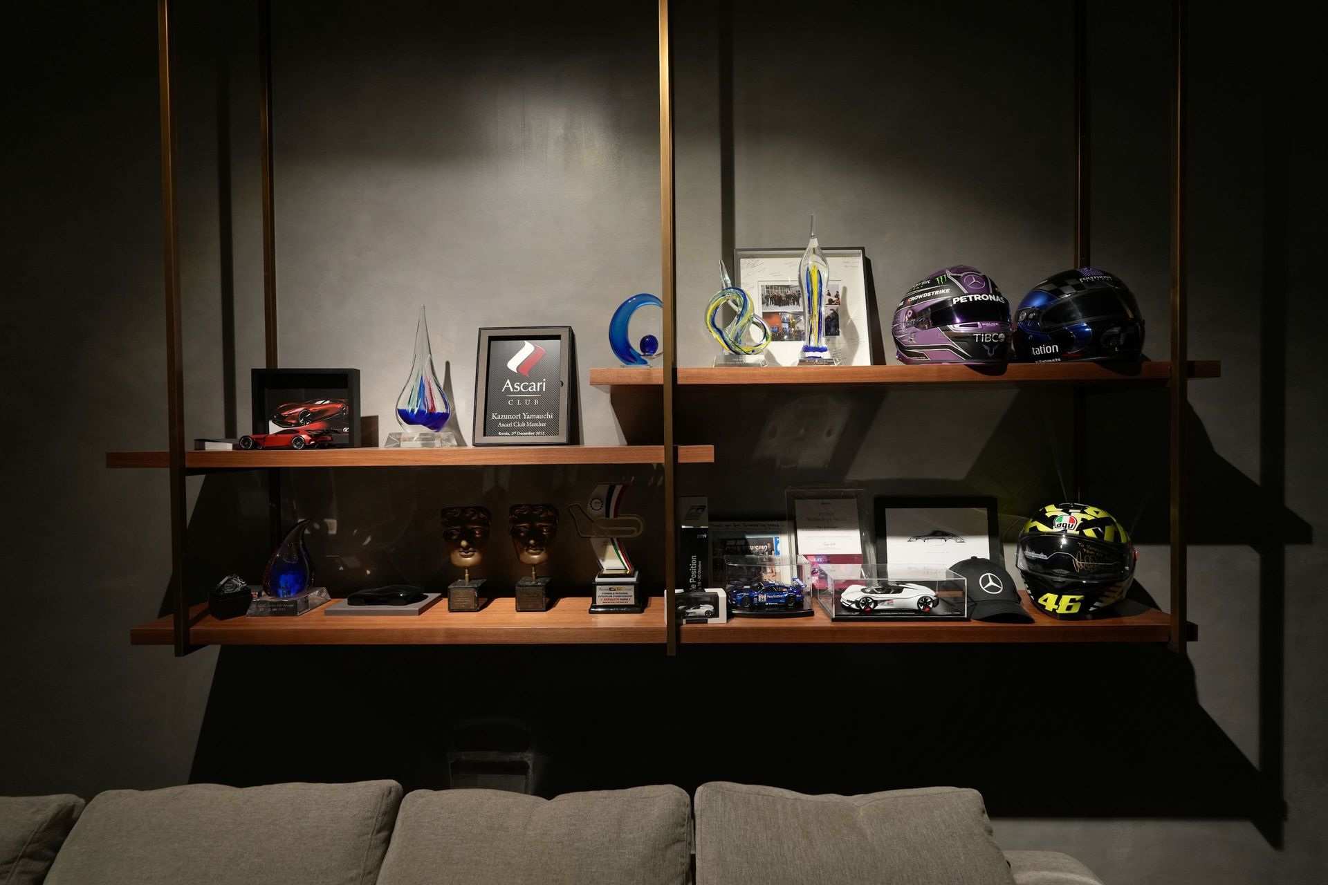 社長室に飾られているお宝たち（ポリフォニー・デジタル提供）