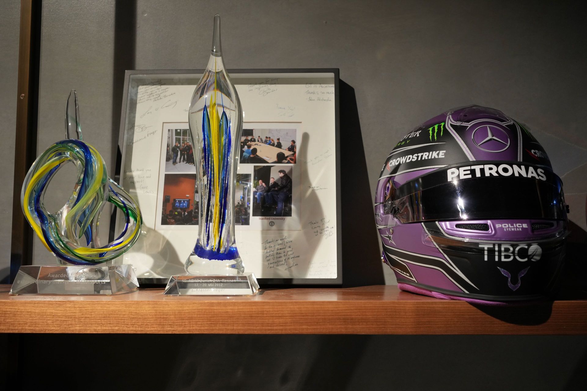 社長室に飾られているお宝たち（ポリフォニー・デジタル提供）