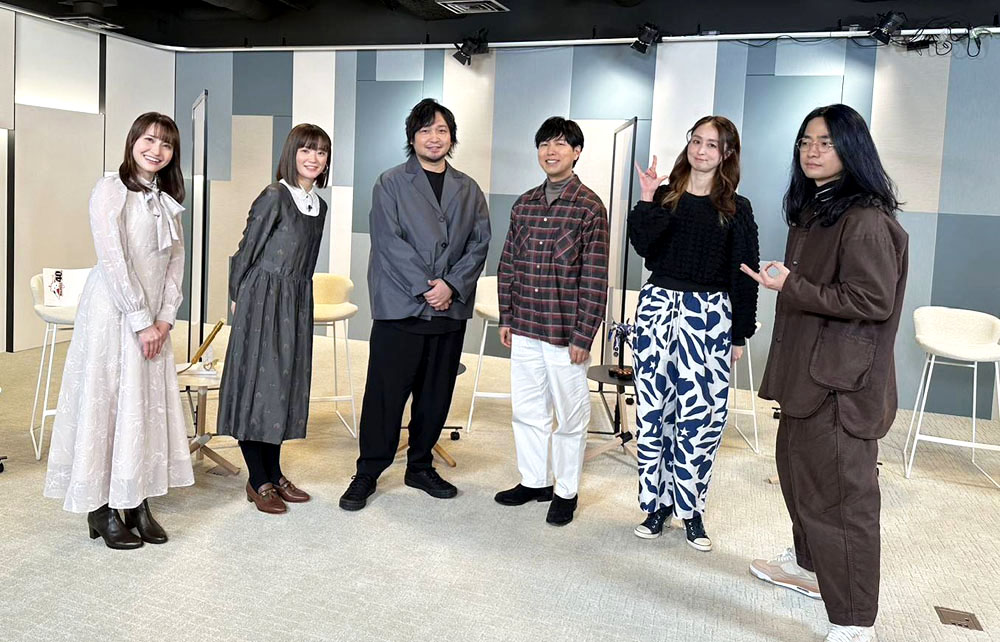 写真左から　中島愛さん、遠藤綾さん、中村悠一さん、神谷浩史さん、豊口めぐみさん、福山潤さん