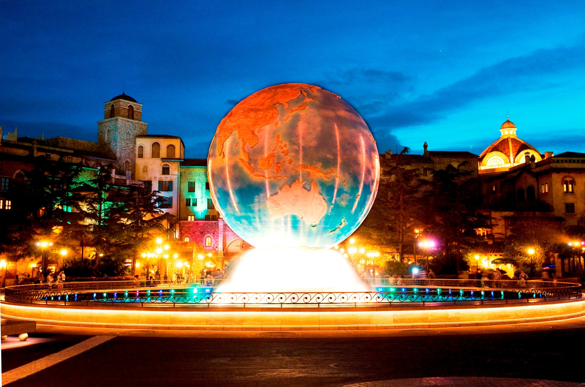 東京ディズニーシーのシンボル「アクアスフィア」