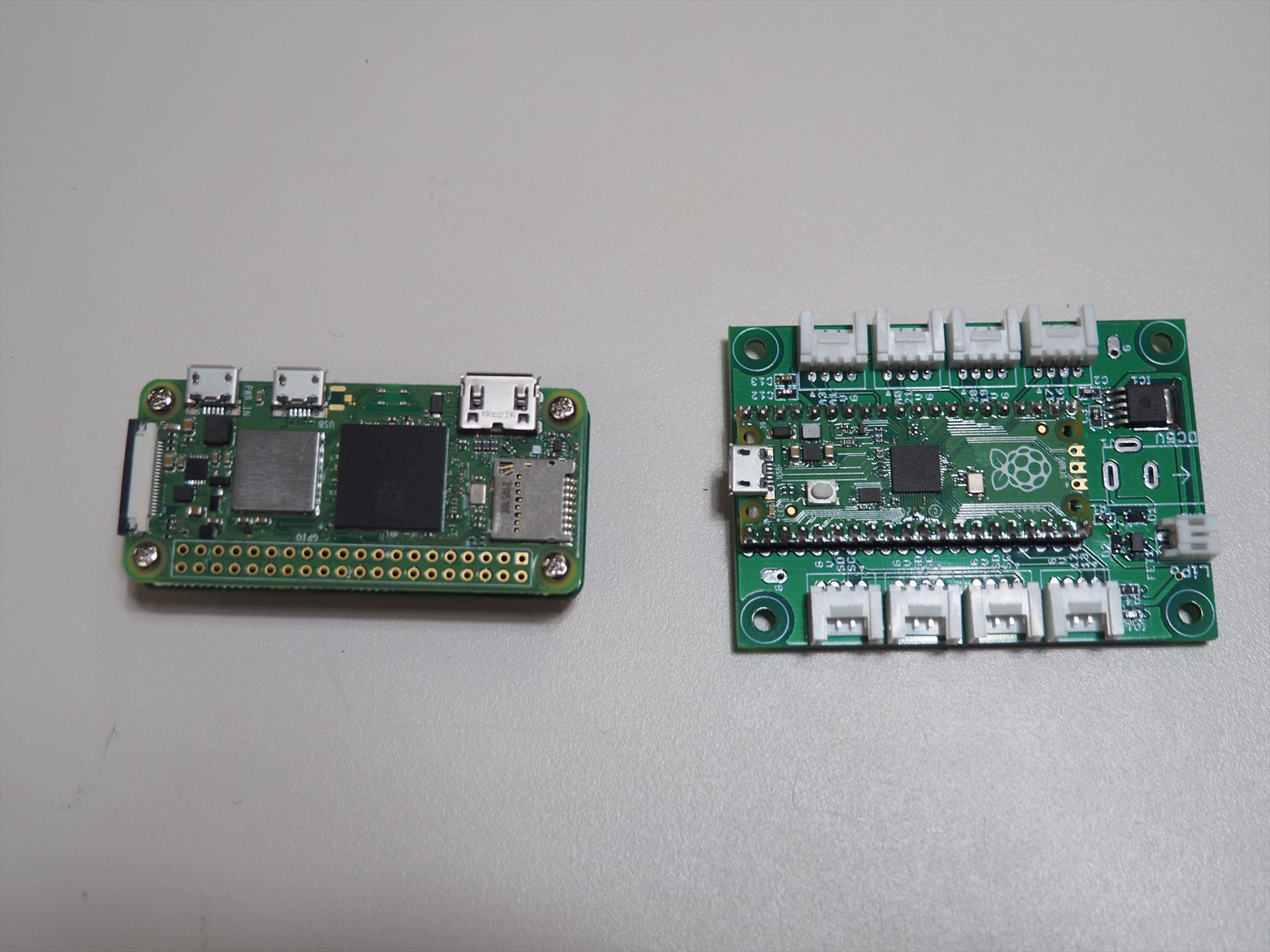 左がRaspberry Pi Zeroベース、右がRaspberry Pi Picoベース