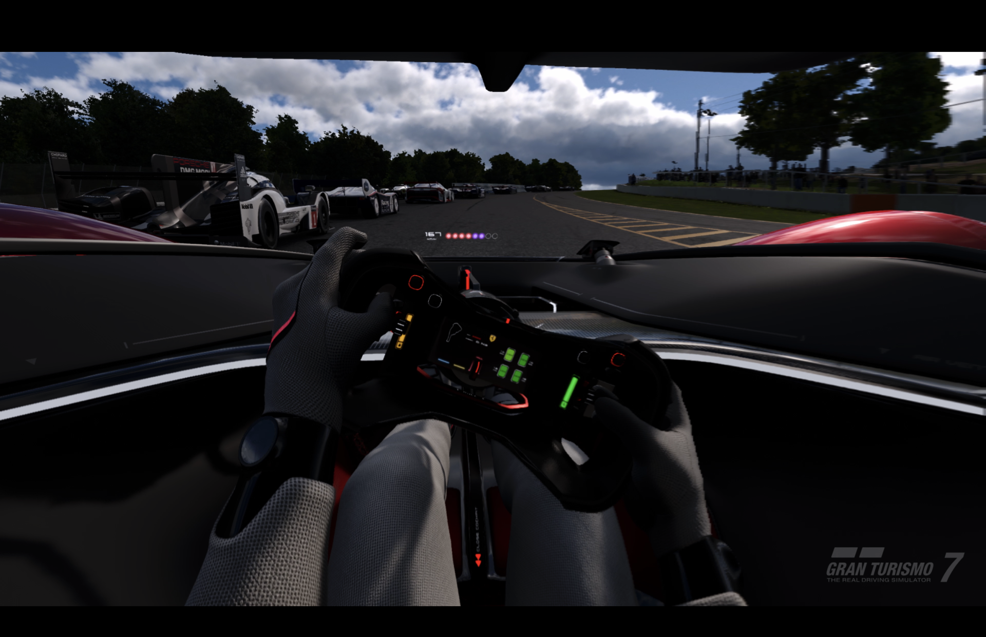 「GT７」のVRショールームでは、内装をまじまじと見ることができる