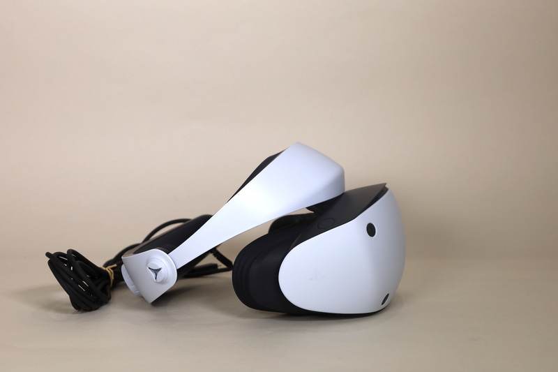 ヘッドセットの両サイドにうっすらとプレイステーションのロゴが