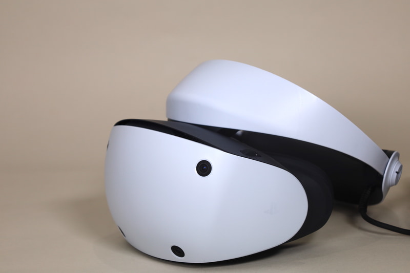 ヘッドセットの両サイドにうっすらとプレイステーションのロゴが