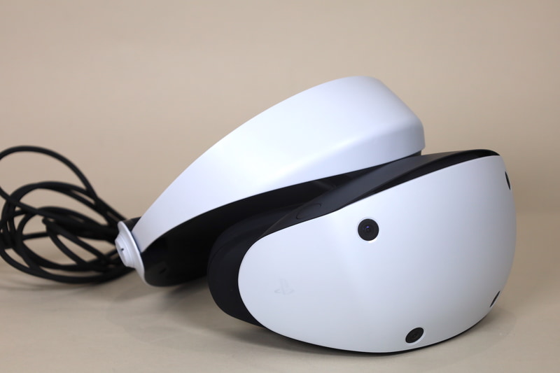 ヘッドセットの両サイドにうっすらとプレイステーションのロゴが