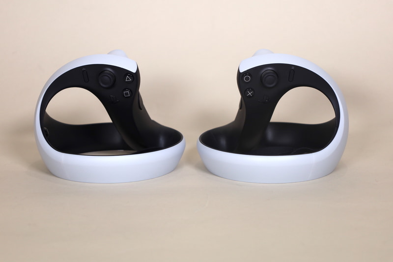 PSVR2 Senseコントローラー。しっかりとにぎりやすい構造で激しい動きにも対応