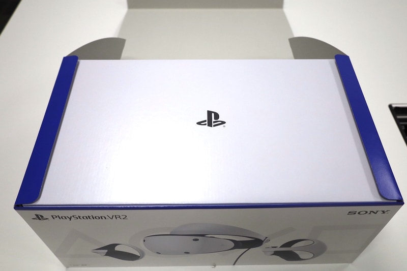 外箱を開けると今度は厚みのあるしっかりした内箱が登場。上蓋部分にはプレイステーションのロゴ