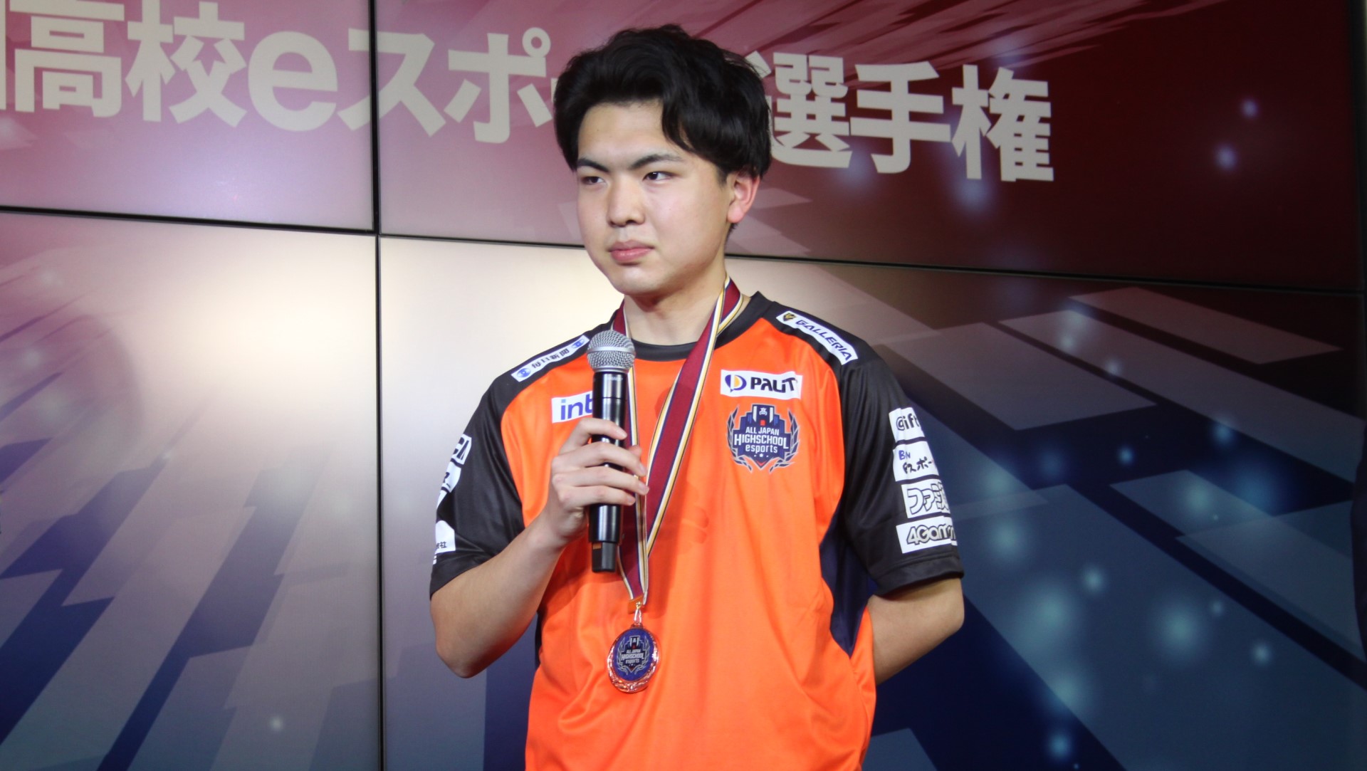 コメントを述べるItochan選手