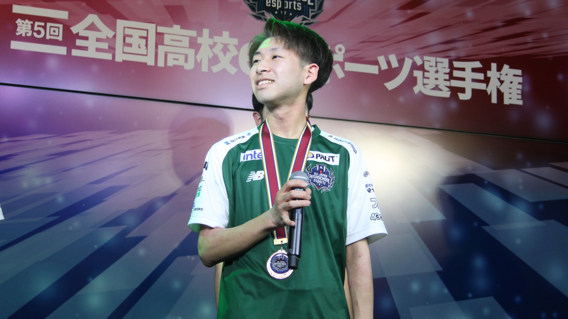 コメントを述べるMonkichi選手