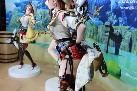 等身大 フィギュア hololive SUPER EXPO 2025』にて、 白上フブキ・大神ミオ 等身大