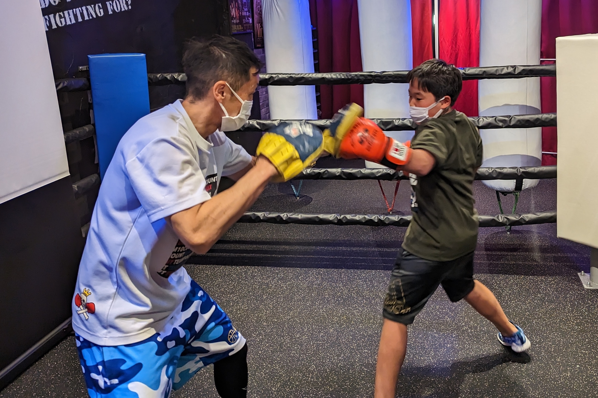 長谷川健人さんは選手を目指して特訓の日々。ミット打ちも本格的だ