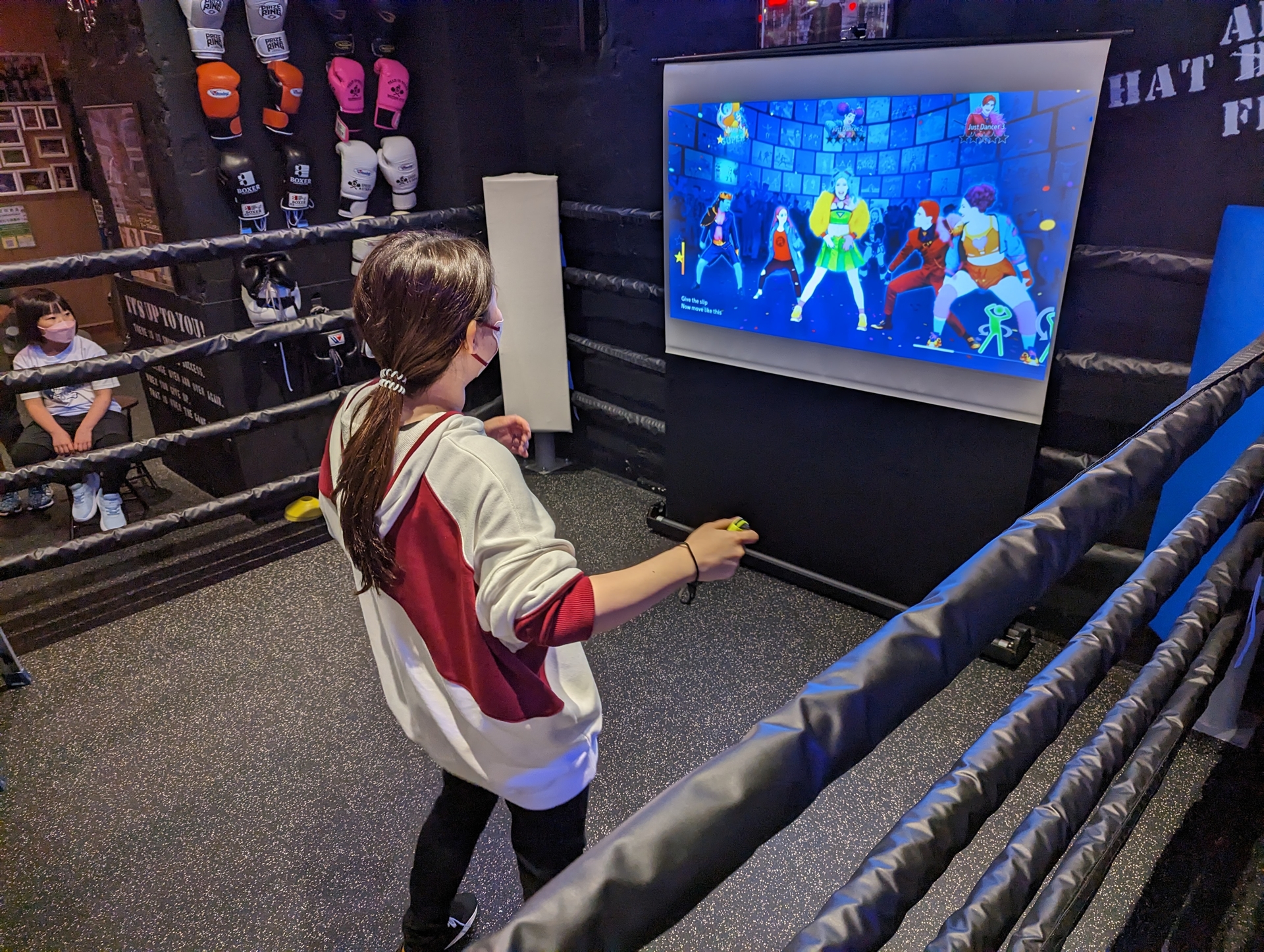 「ジャストダンス2023エディション」は初心者から上級者まで気軽にダンスが楽しめる人気シリーズの最新作となる