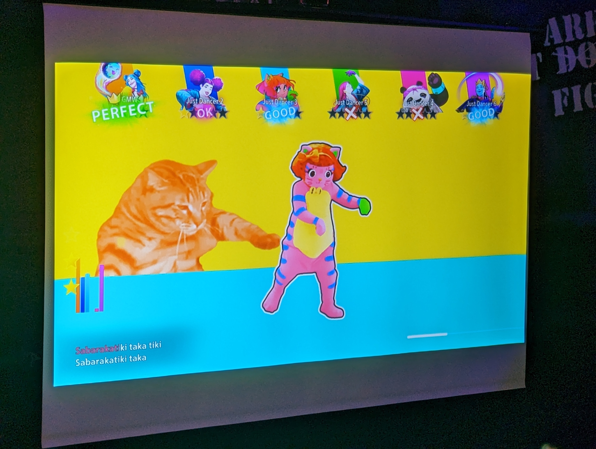 子供たちと松田選手のお気に入りはToño Rosarioの「Kulikitaka」というスペイン語の歌で、ドミニカのヒット曲だそうだが、独特のボーカルとリズムがクセになる1曲だ