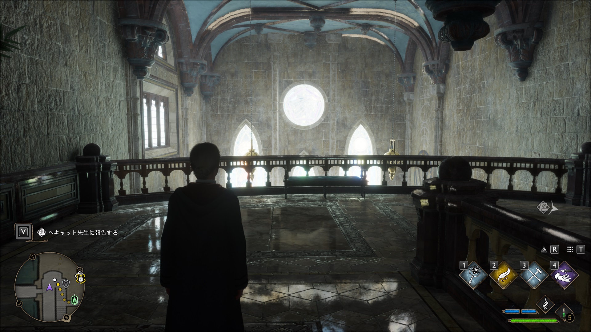 レイトレーシング機能を有効にした状態。左側の床に細い窓からの光が映り込んでいる。手すりへの光の映り込みなども再現されている