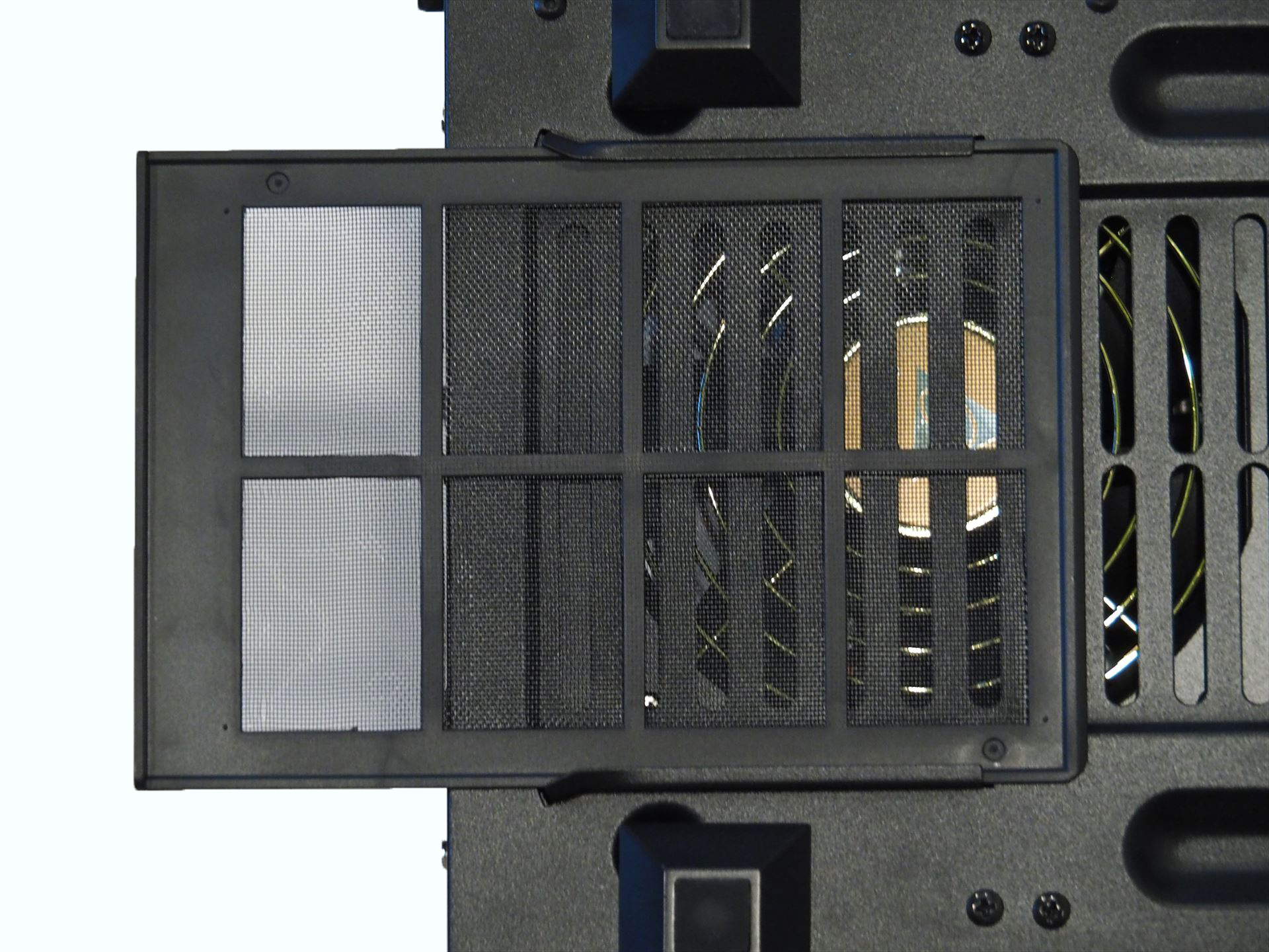 底面のフィルタはこのように引き出せる