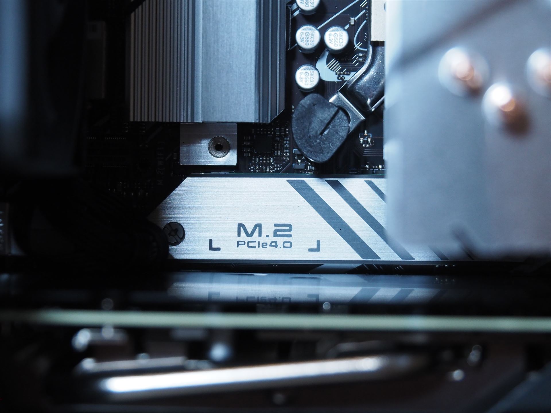 PCIe 3.0対応NVMe SSDにはヒートシンクが装着されている