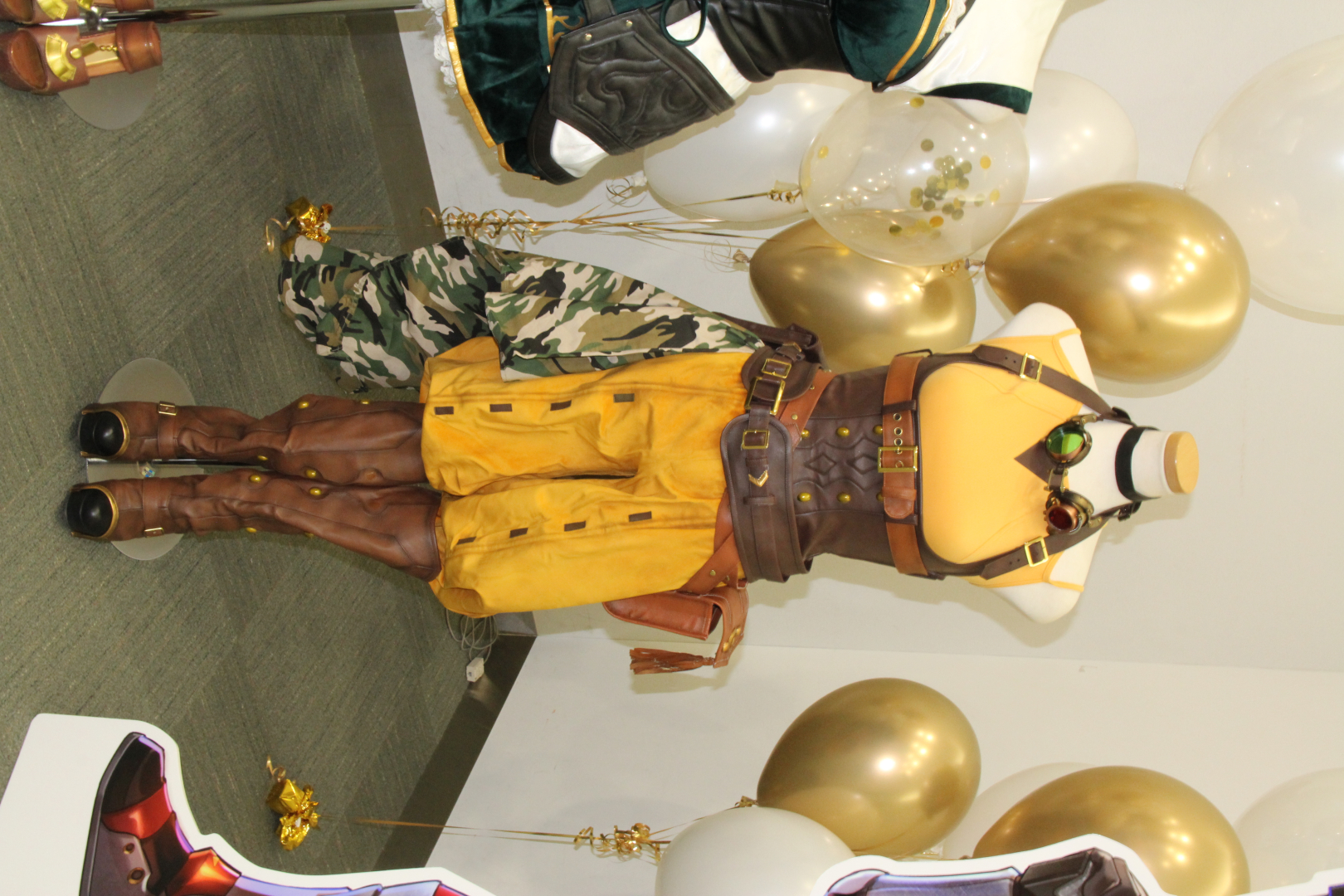 会場の入口付近には、本作に関する装飾品などが展示されていた