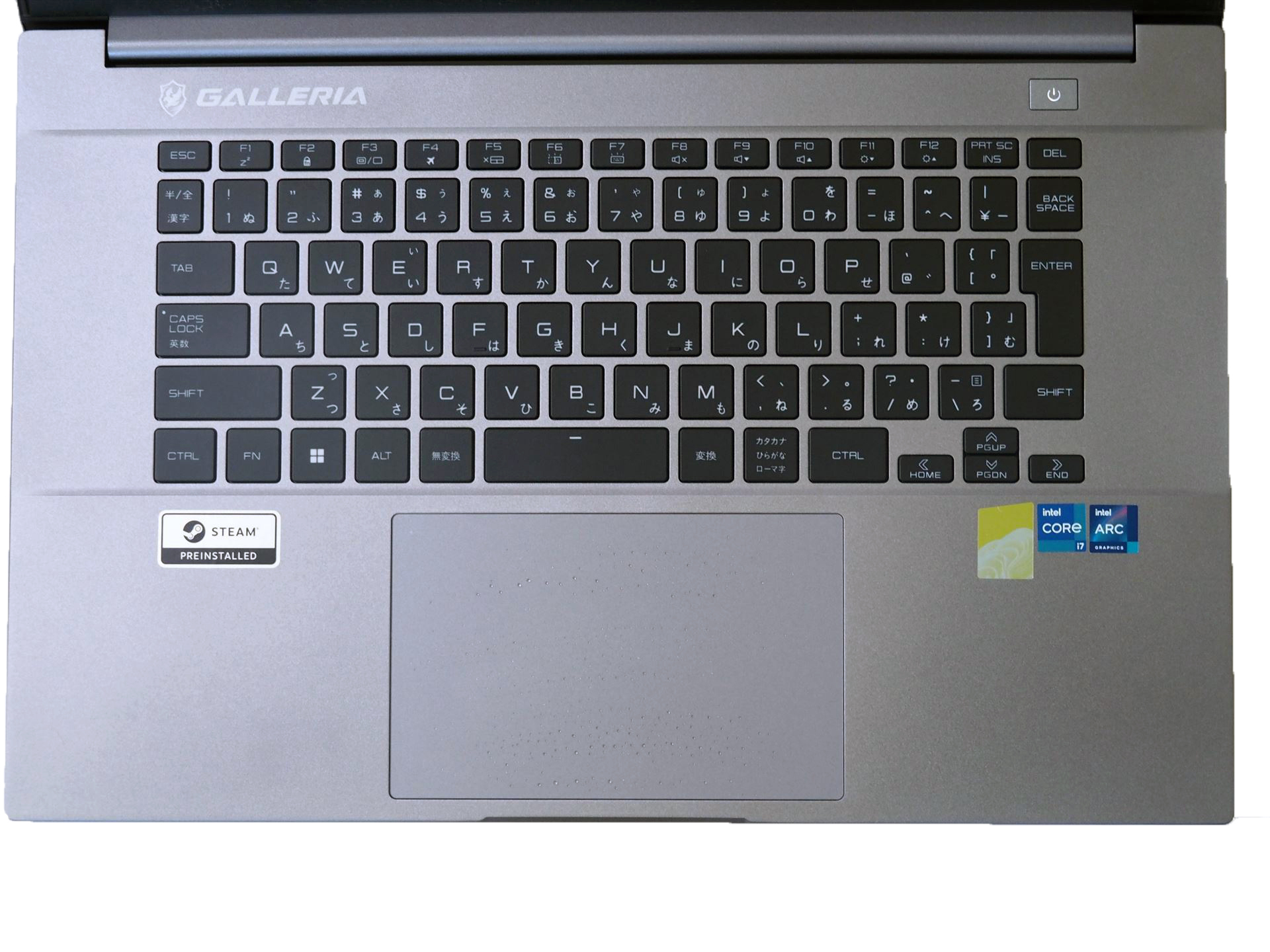 キーボードは全83キーである。タッチパッドも大きい