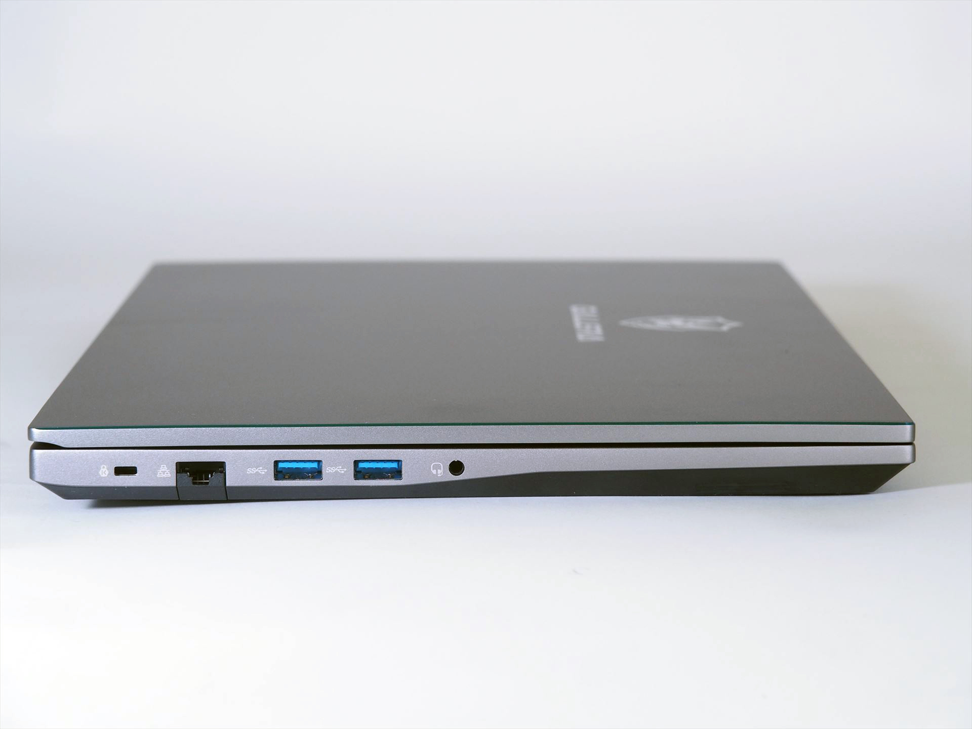 UL7C-AA3の左側面