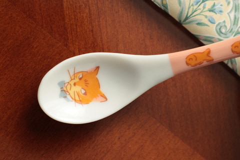 どんぐり共和国」、「猫の恩返し」のティーセットや紅茶缶などを4月29