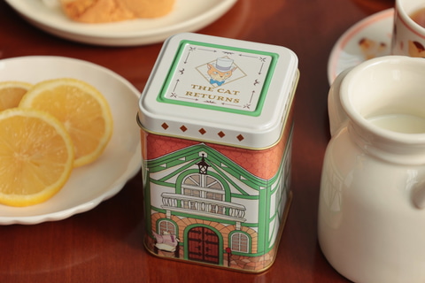 どんぐり共和国」、「猫の恩返し」のティーセットや紅茶缶などを4月29