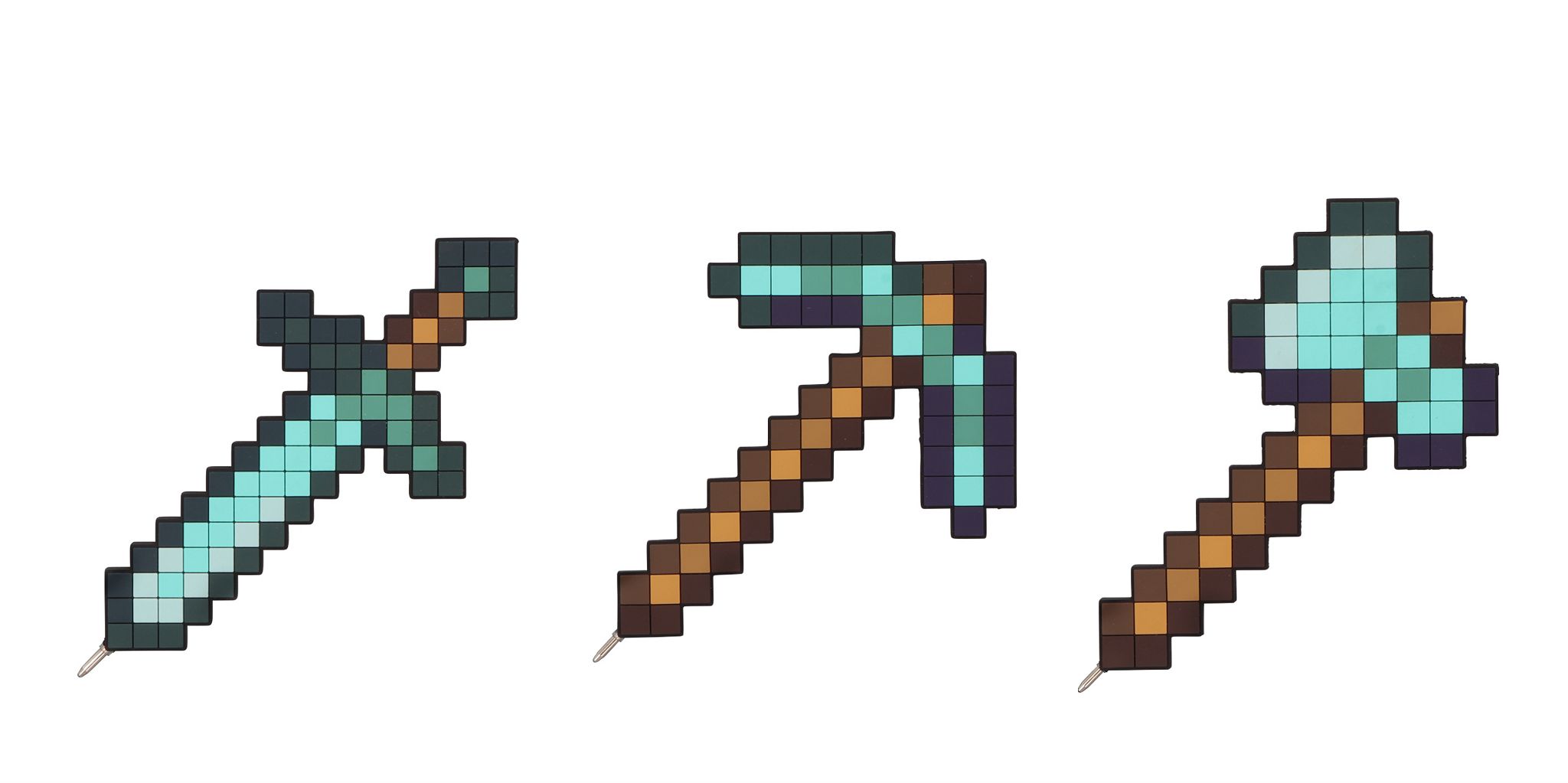 「マインクラフト」に登場するダイヤモンドの剣・ダイヤモンドのツルハシ・ダイヤモンドの斧のペン。ラバー素材