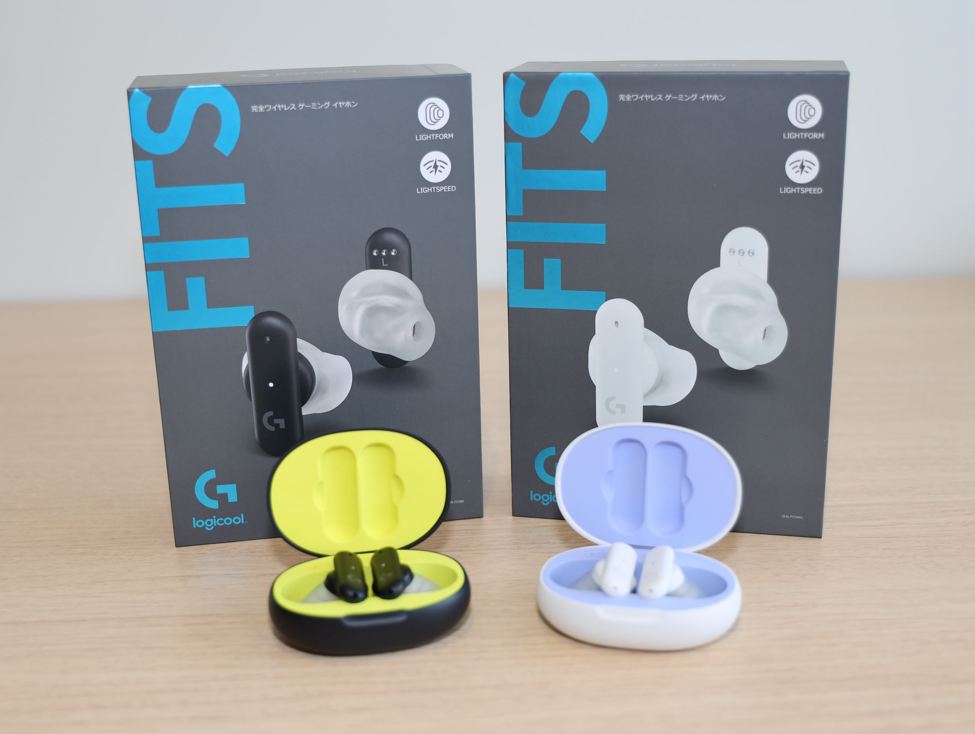 カラーはブラックとホワイトの2色展開