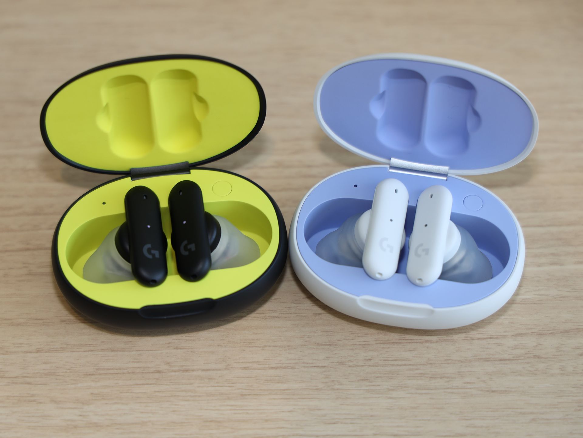 ケースの裏地が色が変わっていて楽しい