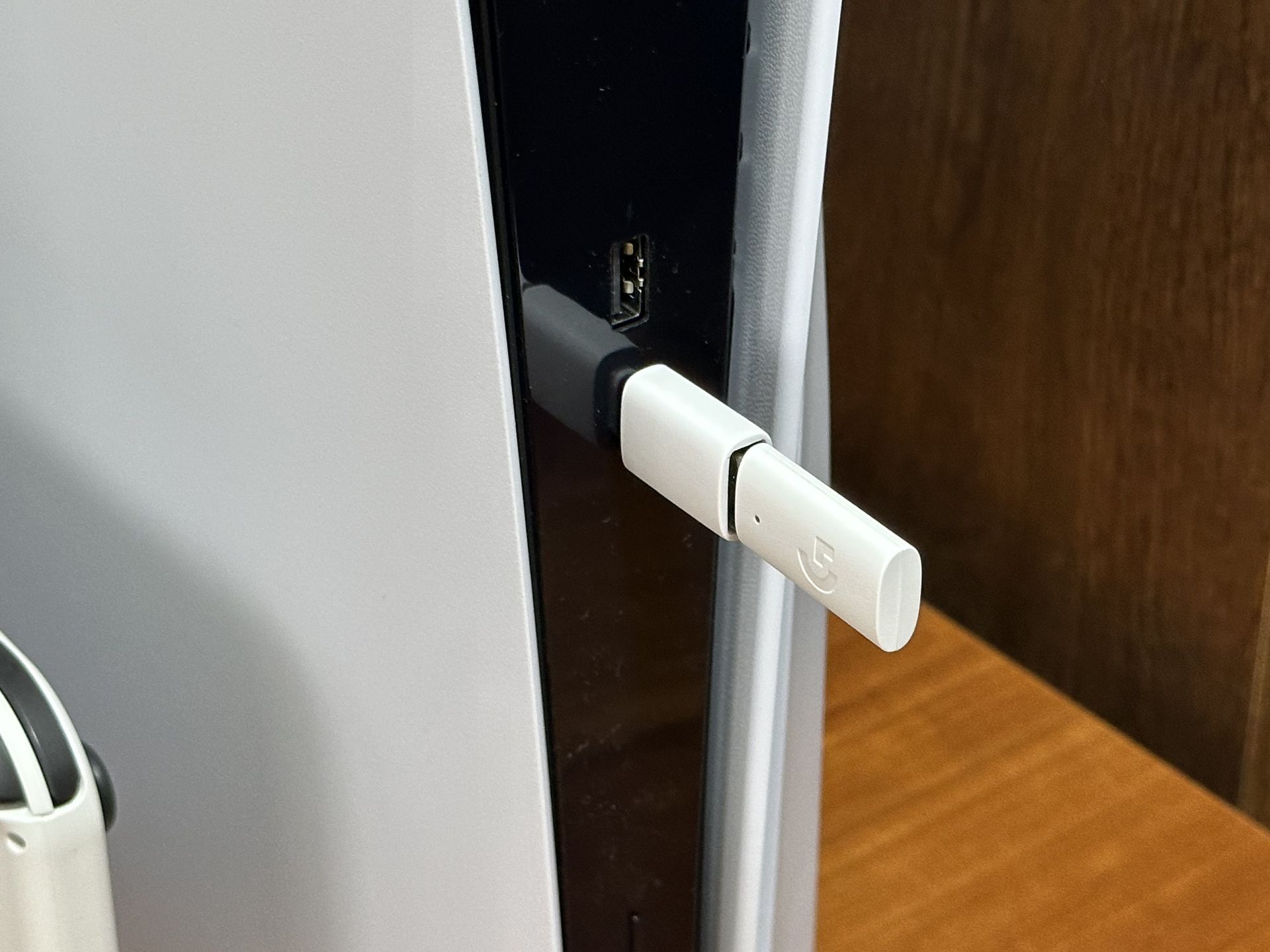 PS5はType Cへの接続も可能だが、かなり長くなる