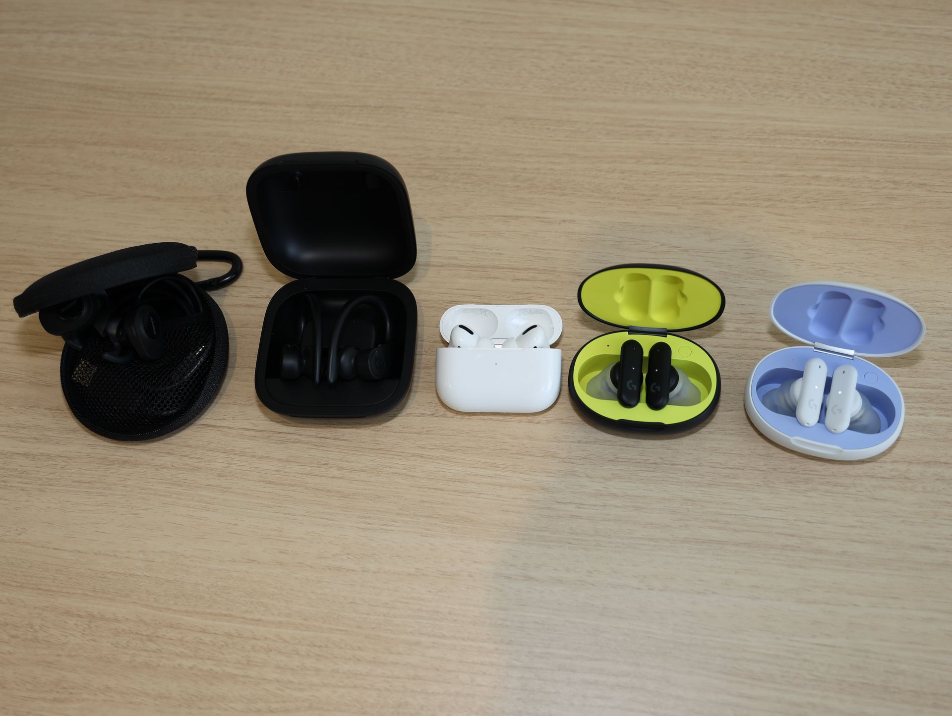 筆者が利用している主なワイヤレスイヤホン。G FITSは純粋に音質だけ言えば、上位に食い込むものではないが、ゲーム利用で考えれば、迷いなくG FITS一択だ