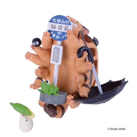 ネコバスの中にマックロクロスケや小トトロがぎっしり！ 積んで遊べる