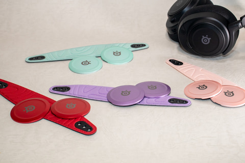 SteelSeriesのゲーミングヘッドセット「Arctis Nova」着せ替えフォト