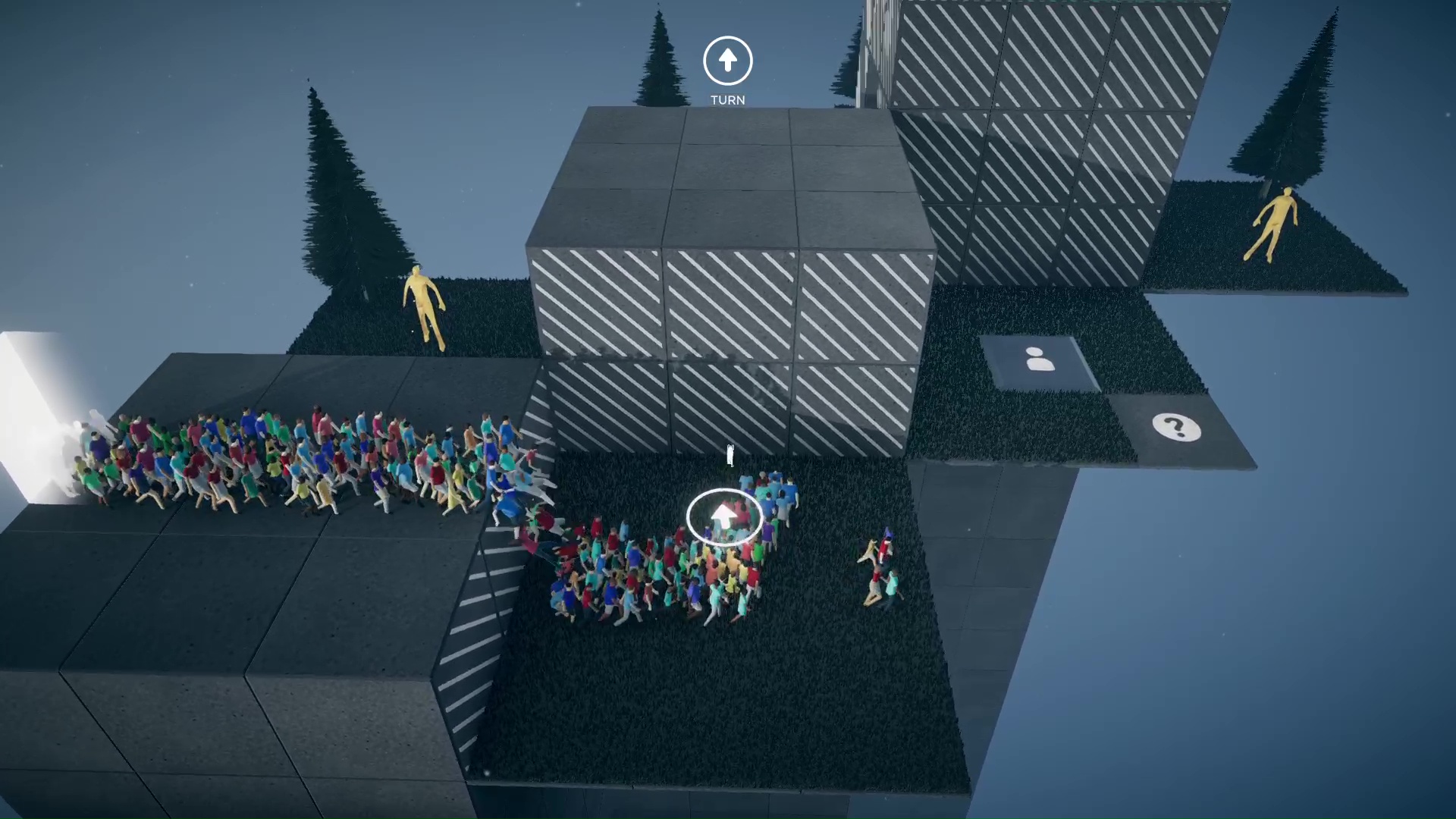 矢印の形をした「TURN」。最もスタンダードな誘導アイテムで、通過した群衆が矢印の方向へと進む