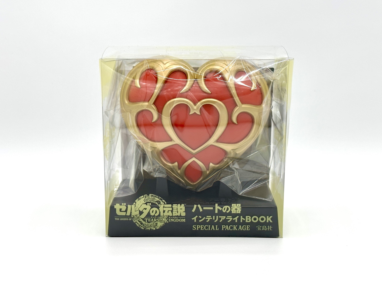 プラスチック製のパッケージ。「ゼルダ」ファンであれば、一目で前作「ゼルダの伝説 ブレス オブ ザ ワイルド」に登場する「ハートの器」ということがわかるだろう