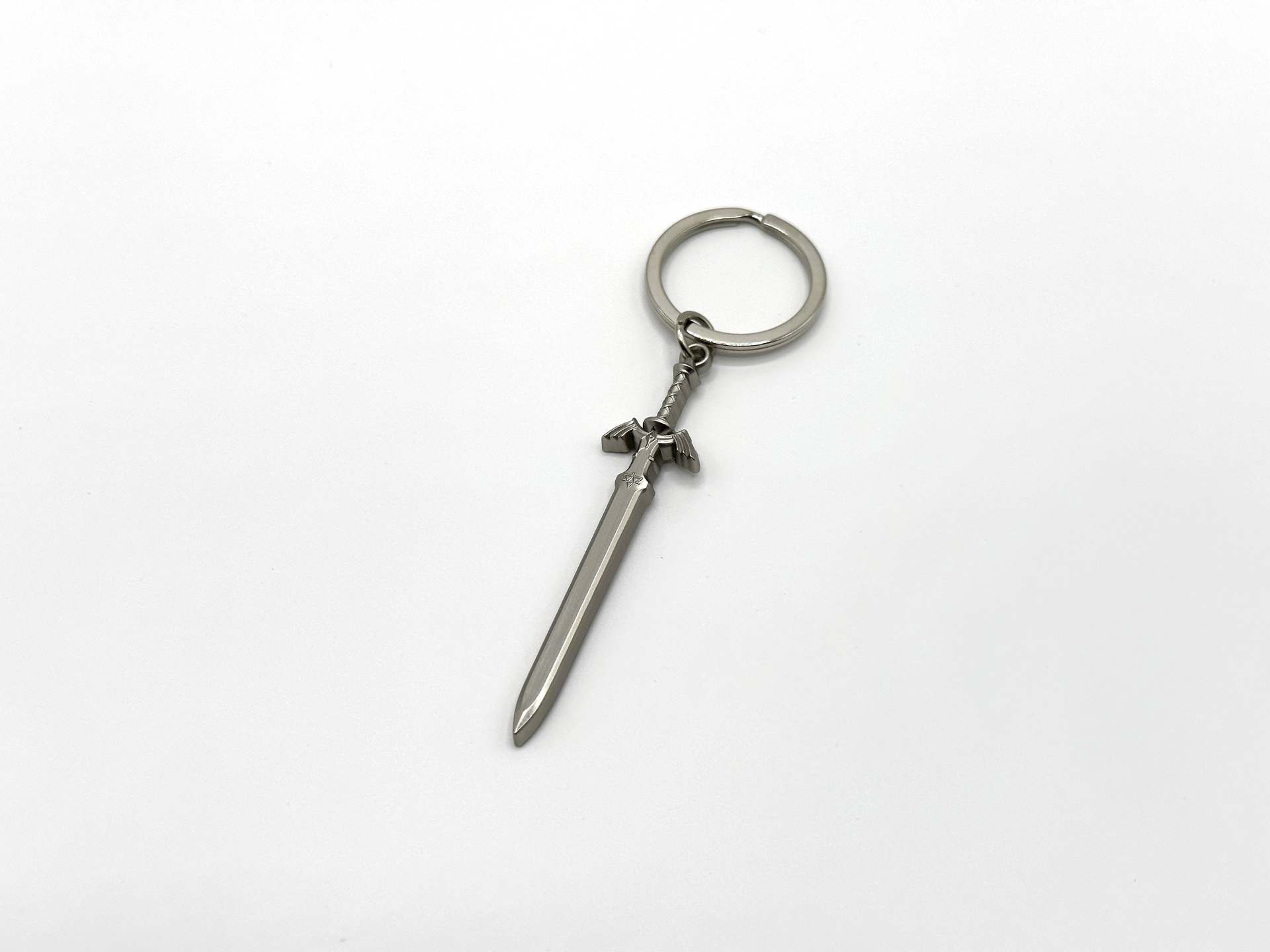 鞘から抜かれた状態のマスターソード。シンプルでカッコイイ！