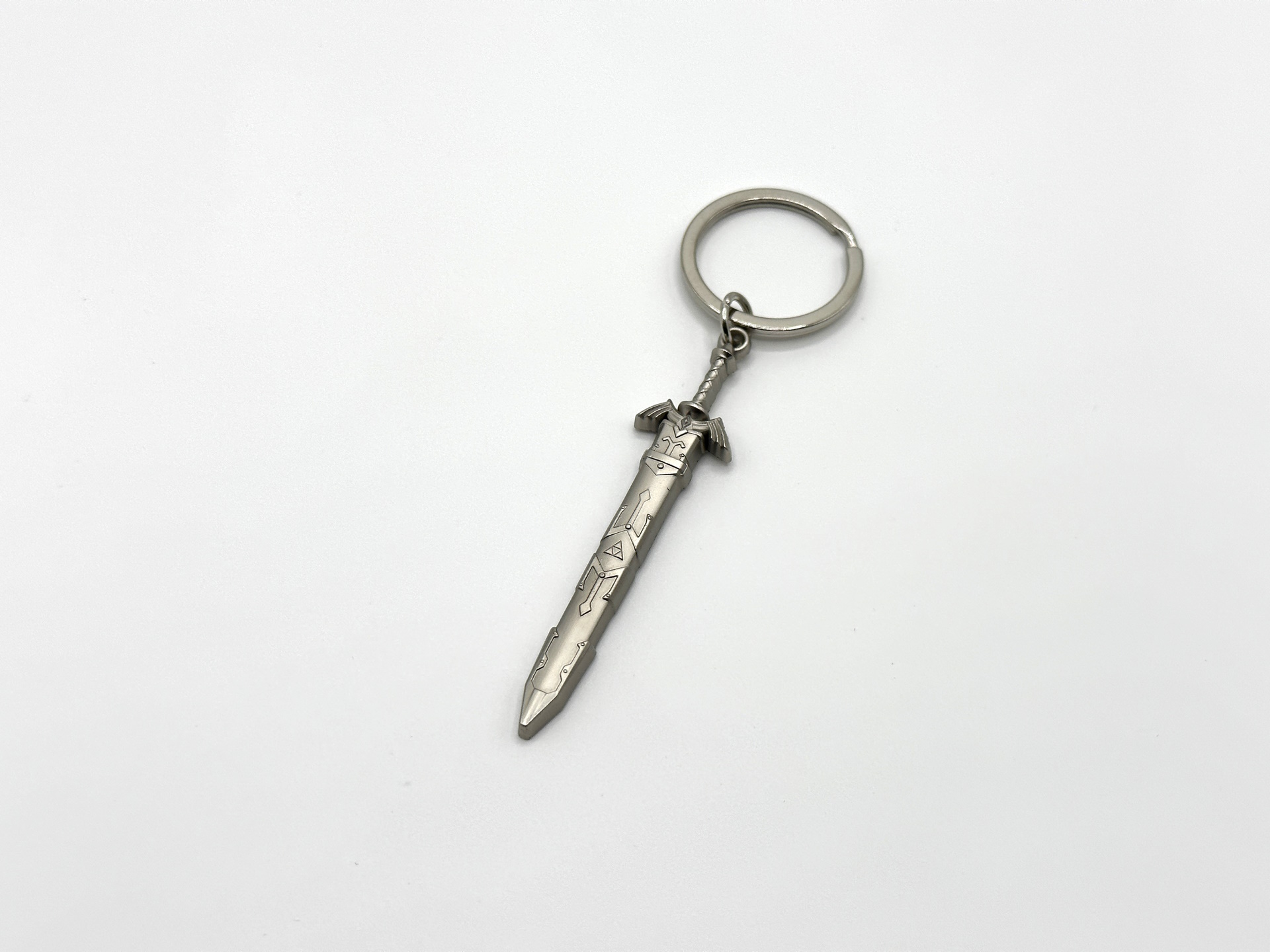 鞘に納められた状態のマスターソード。造形が非常に凝っていて、こちらもカッコイイ