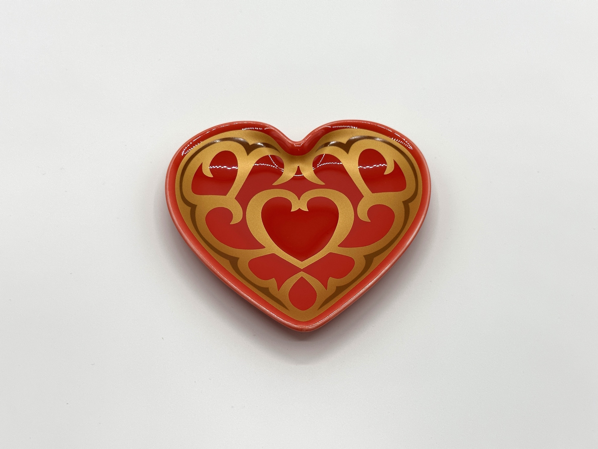 ハートの器は食事の際に使用するとインパクト抜群