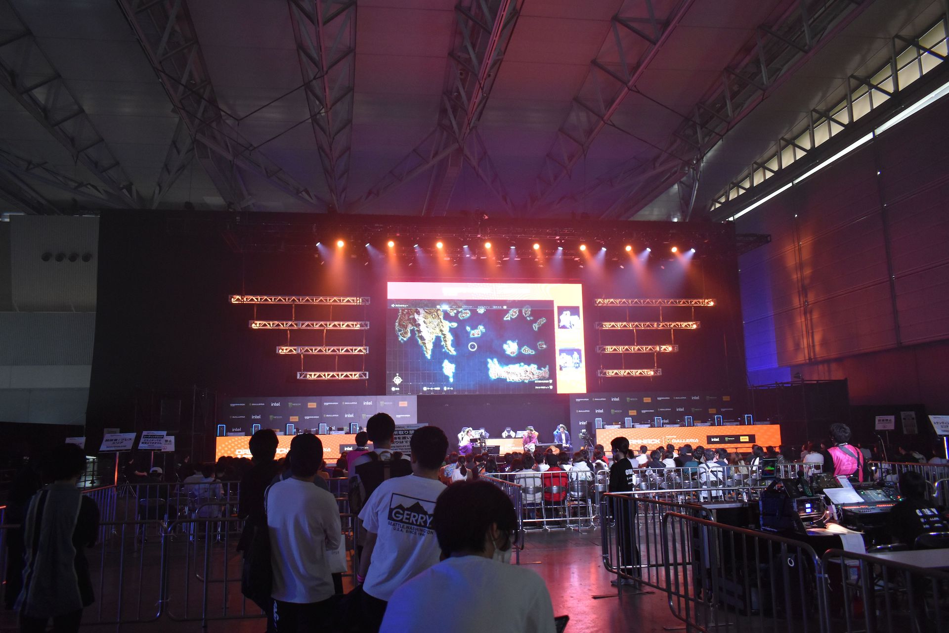 ステージではeスポーツの大会からエンタメ色が強いイベントまで幅広いイベントが行われていた