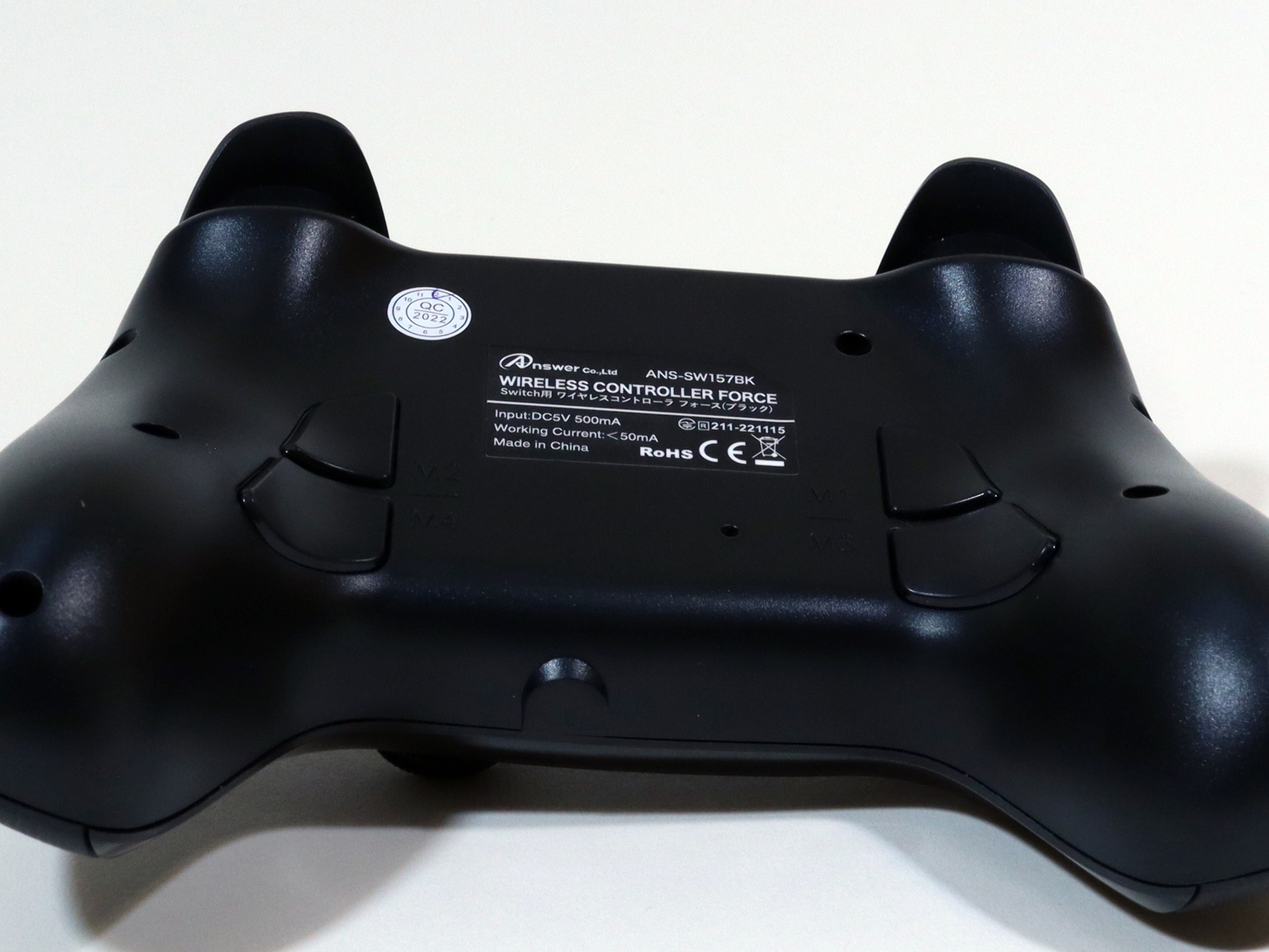 本体背面には自由に割り当て可能なM1/M2/M3/M4ボタンを備える