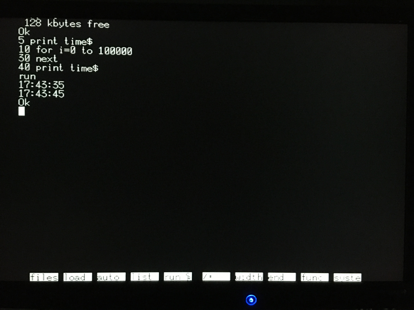 付属していたシステムSDで起動し、X-BASICを起動。簡単なプログラムを実行させ、簡易ベンチマークを採ってみた。「X68000 Z」での結果は一番上の写真。対して、手元のX68000XVIで10MHzと16MHzで駆動させた時の結果が下の二つ。早い方が16MHzで、遅い方が10MHzに設定した時のものだ。XVI16MHzでは10秒、XVI10MHzでは18秒のところ、「X68000 Z」は21秒だった。