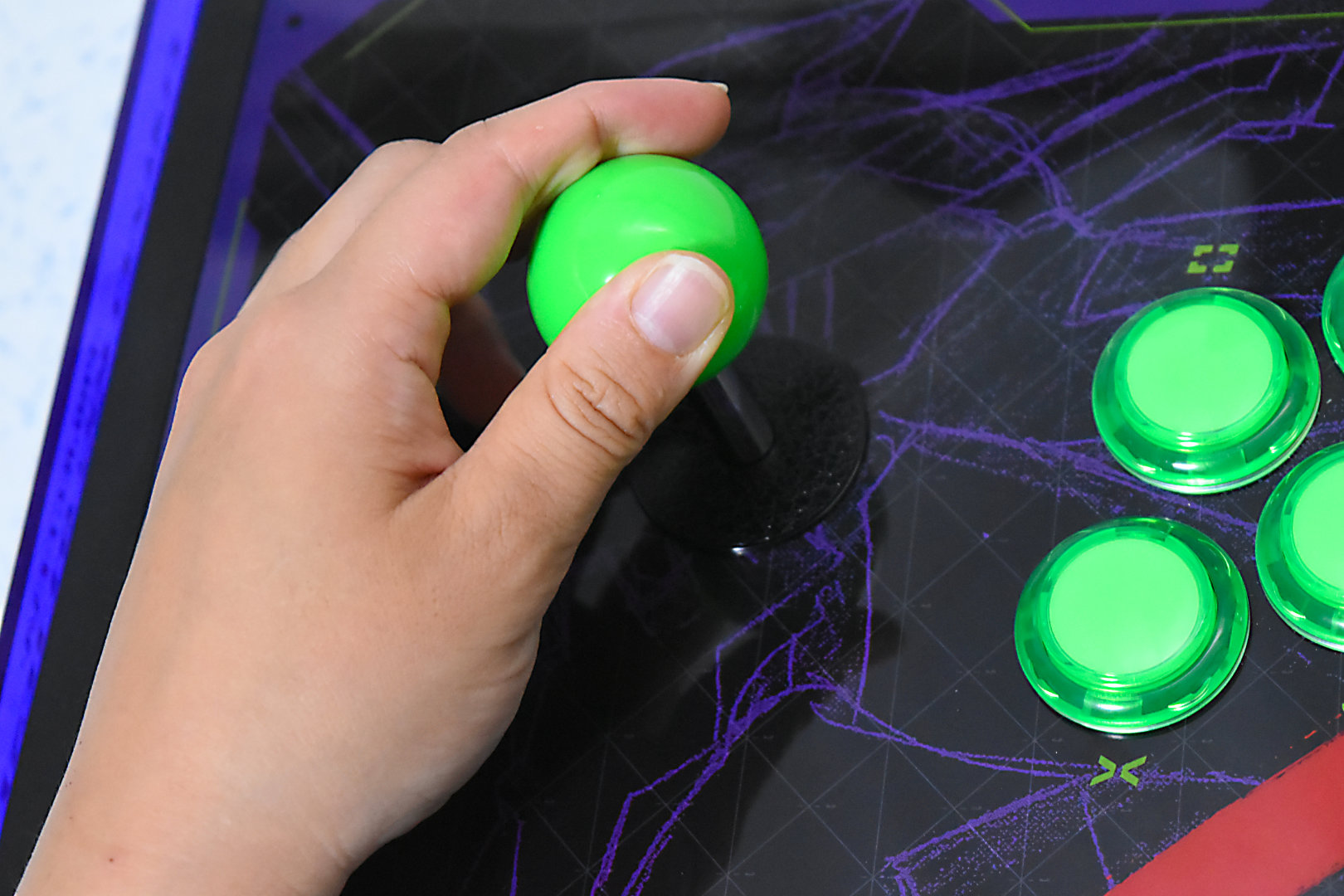 お馴染みの三和製なので、ゲームセンターで格ゲーをプレイしている人なら手にしっかり馴染むはず