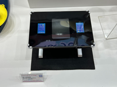 実際に遊べる「スペースインベーダー」のテーブル筐体型貯金箱が