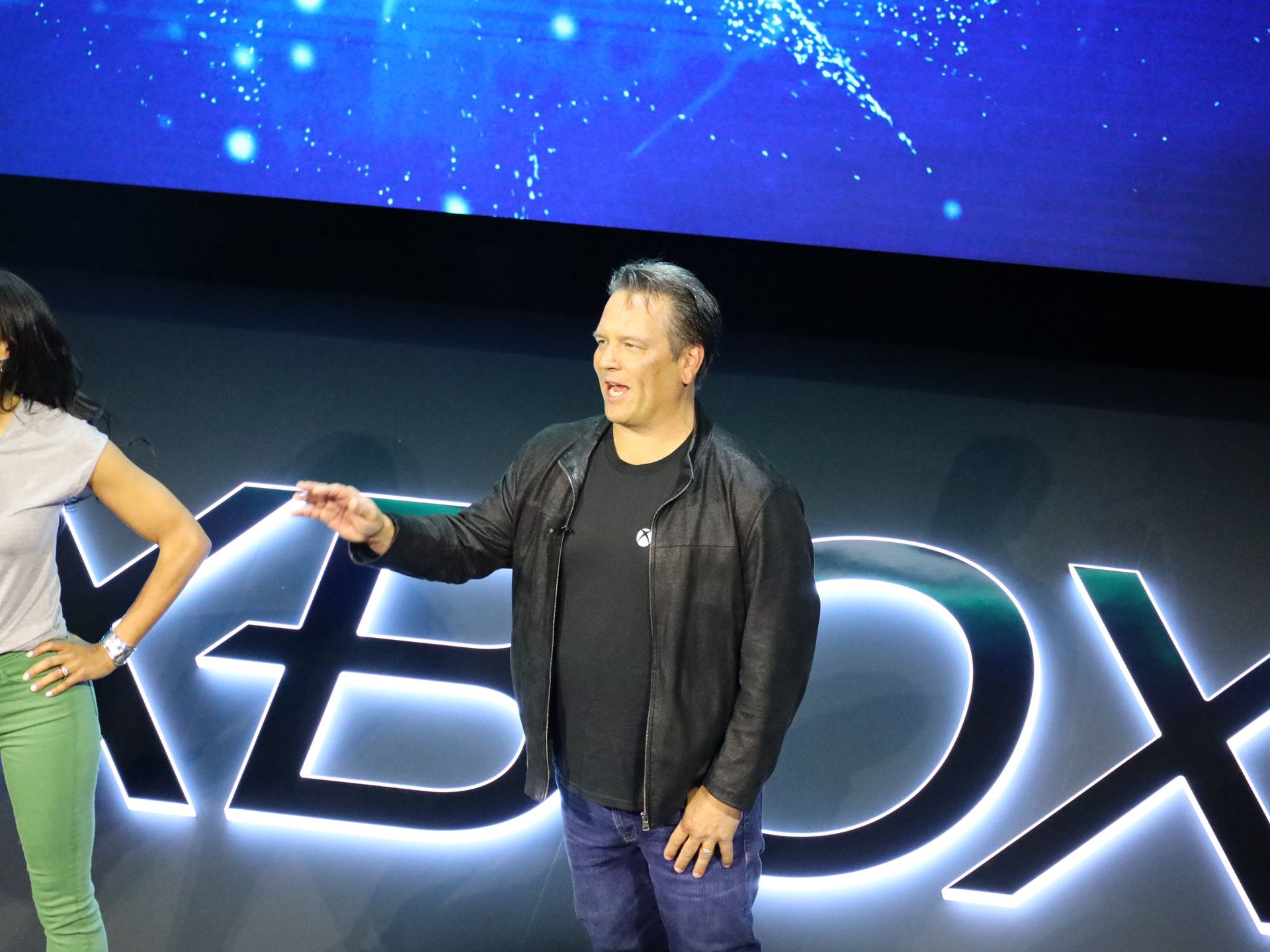 コミュニティのサポートに感謝を述べるフィル・スペンサー氏